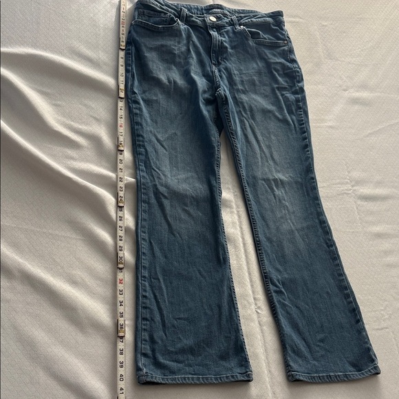 Riders by Lee Classic Blue Women's Denim Jeans. Size 16 - Picture 4 of 8
